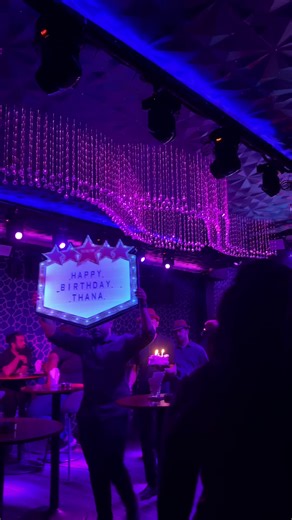 2 kali iya potong cake taun tok. Favorite iya ice cream cake baskin robbins. Love you syg, panjai umur and murah rejeki slalu. ❤️ #happybirthdaytoyou #us #cousin #tamil #iban