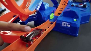 Hot Wheels Four Loop Crash Out TV Spot, 'Test Your Skills'