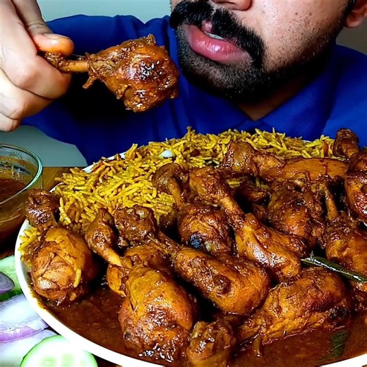 ASMR: EATING SPICY CHICKEN CURRY🔥 BUTTER NAAN || #shorts #mukbangn#asmreating #mukbangasmr #asmr