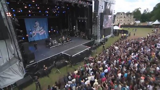 Seasick Steve playing a hubcap guitar | DIY Cigar Box Guitars