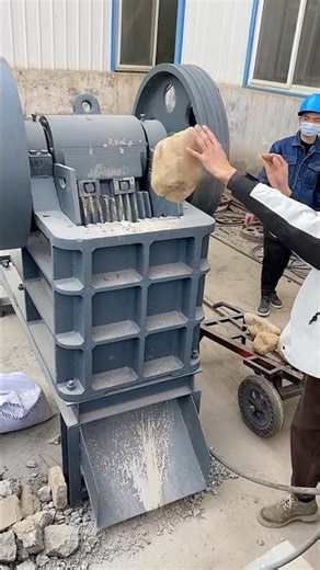 High-Performance Sand Screening Machine #satisfying ‪@MNSmartTech‬