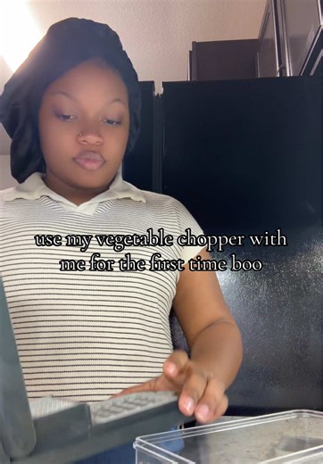 use my vegetable chopper with me for the first time, do you cut yours with a knife or do you use a vegetable chopper ??#vegetablechopper #newcontentcreator #fyp