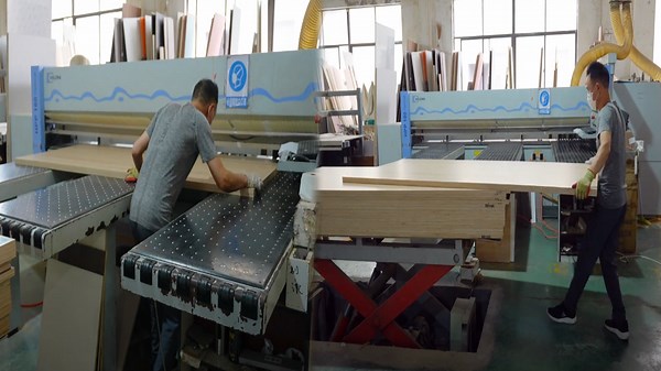 Producing Unique Furniture On Advanced Assembly Lines