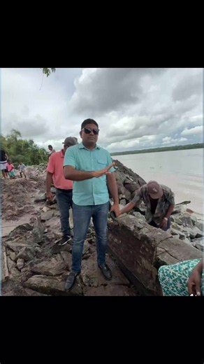 Seawall damaged by a company owned by a family of the first lady, Arya Ali. Residents of Islington, East Bank Berbice, woke up to a damaged seawall. The damage extends to approximately 100 feet of the structure. Residents are worried about what may happen when the high tide rises later this afternoon. A contract had originally been awarded to I&R Establishment, owned by Matthew Ruffudeen, a family member of the president and first lady, to carry out works around the seawall, which residents say 