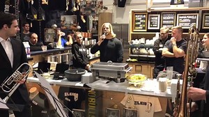 Live von der Weihnachtsfeier.. | INTELLIGENT STRENGTH