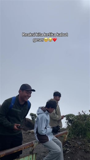 Menikmati Keindahan Gunung Merbabu yang Cerah