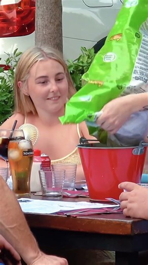 Giant food prank🤣#scarecam #scareprank #funnyprank #viral #prank #jumpy #scaring