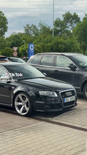 Explore the Audi RS4: Driving Performance and Style