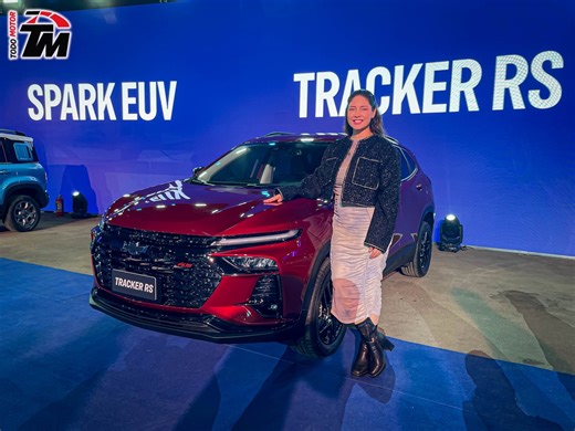 #Chevrolet presentó 5 modelos nuevos en lanzamiento regional en Perú 🇵🇪: #OnixRS, #Groove, #TrackerRS, #SparkEUV, #CaptivaEV Chevrolet inicia la segunda mitad de 2025 con una ofensiva contundente. En un momento histórico en el que se cumplen más de 100 años de presencia en la región, la marca alcanzó un hecho histórico con el lanzamiento de manera simultánea de cinco importantes modelos: los nuevos Onix y Onix Plus en el segmento de automóviles, y en el segmento de SUV, la nueva Tracker y los 