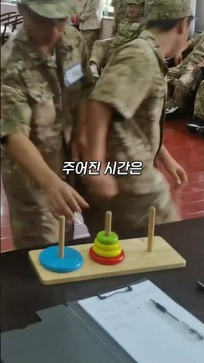 여러 명이 돌아가며 풀수록 더 어려워지는 하노이의 탑