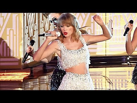 Taylor Swift's Hilarious Interlude During "Shake It Off" VMA 2014 Performance!