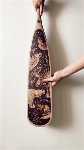 Woodburning a canoe paddle ✍🏼🛶 #pyrography #woodburning