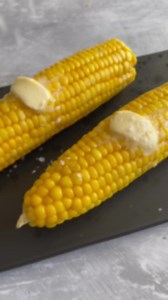 Majs tilberedt i mikrobølgeovnen - så bliver det næsten ikke nemmere🌿🌽💛 (husk lyd) 😜 | Maden i mit Liv