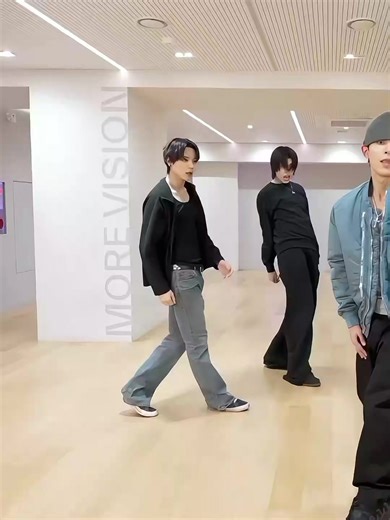 Ohyul's duality is insane😭 who's member next?? #LNGSHOT #OHYUL #RYUL #WOOJIN #LOUIS