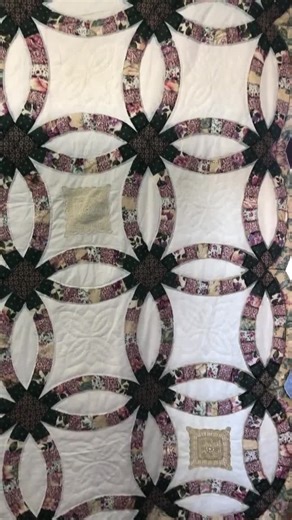 Handmade Double Wedding Ring Quilt Elegant Floral With Forest Green Accents and Scalloped Edges - Etsy