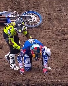 No concussion, no broken knees, no broken ankles. Lucky to walk away from that crazy crash 🙏🏼 Big thanks to Alpinestars & CTi Knee Braces to keep me safe | Tom Pagès