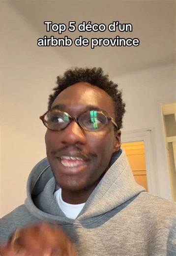 Il manque le tableau Live Laugh Love #airbnb #decoration