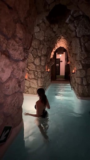 ✨ Tu escape perfecto en Mayanza Baths ✨ Un lugar único en San Miguel de Allende donde el tiempo se detiene y la relajación es total. 💧🌿 Disfruta nuestras aguas termales, un ambiente exclusivo y la experiencia que tu cuerpo y mente necesitan. 📍 Vive la experiencia en Mayanza Baths 📲 Reserva por WhatsApp: 415 101 0045 #SanMiguelDeAllende #MayanzaBaths #RelaxTime #ThermalPools #TravelMexico #HiddenGemMexico #WellnessJourney | Albercas Subterráneas Mayanza Baths