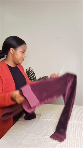 Hang your sweater the right way👌— keep its shape, no stretching, no shoulder bumps 👌
