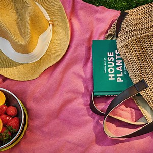 Say goodbye to single-use plastics and there's no better time than now - Plastic-Free July! Our eco-friendly refillable water bottles are made to last, helping you stay hydrated, and reduce your plastic footprint all while looking super stylish. Together, we can create a greener future. 💚🌎 | Hydro Flask