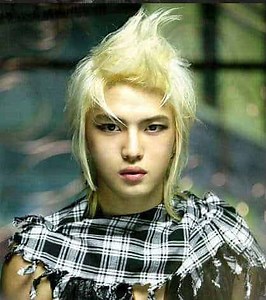 40  Korean & Japanese Hairstyles for Asian Cool Men