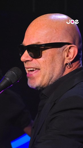 Coco Jr. is back, en hoe! Hij trapt z’n nieuwe coverreeks af met 'We Are the World'. Een klassieker van formaat met een boodschap die vandaag nog even hard binnenkomt. 🎤✨ | JOE - België