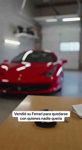 Hirotaka Saito, empresario japonés, cerró su empresa y vendió su Ferrari para abrir un refugio para perros considerados “imposibles”. Animales agresivos, traumatizados por el maltrato, rechazados incluso por cuidadores experimentados. El refugio funciona sin fines de lucro y ofrece tiempo, no castigos. Saito dice que detrás de casi toda agresión hay miedo acumulado. Para muchos fue una locura. Para él, fue la decisión más coherente de su vida.