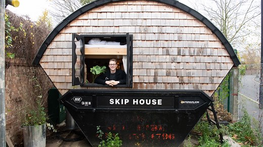 I save £1,500 a month living in a skip & pals visit with no complaints