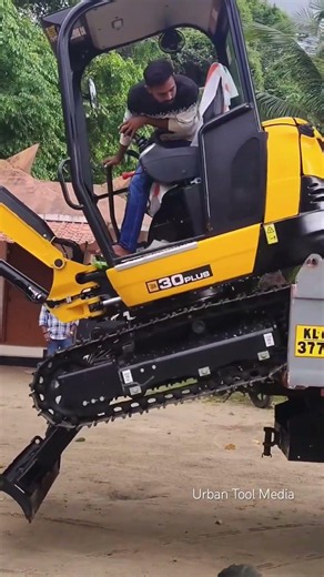 Mini Excavator unloading skill by the Hitachi operator #excavator #mini #hitachi #unloading #viral
