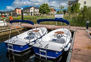 Explore the River Shannon on Carrick Day Boats | Moon River