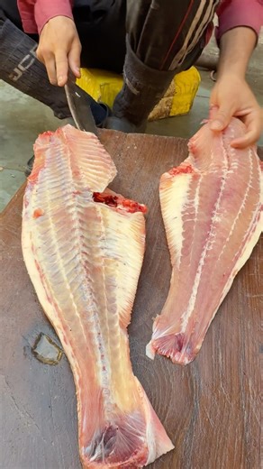 Amazing Super Fast Basa Fish Boneless Cutting Skills in ghazipur Mandi #shortvideo #fish #rrrm