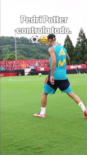 Pedri displaying his magic 🪄 (via @sefutbol/IG)