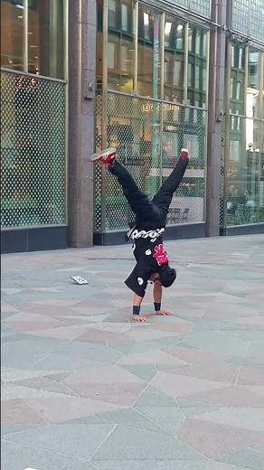 Japanese Street Performer Shocks Crowd with Incredible Body Balancing in Helsinki 🇯🇵🇫🇮 1