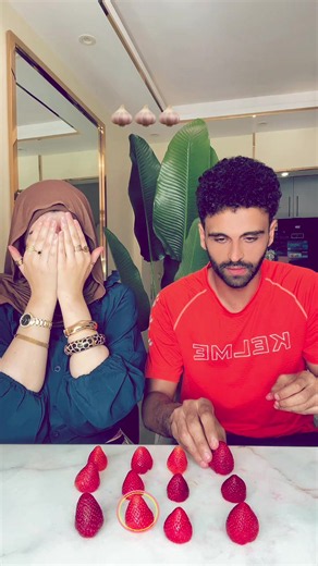 ‏فراوله بالتوم 😩😳 @ahmedelsbaay21⚽ #couple #fypシ゚viral #couplegoals | Couples Of TikTok