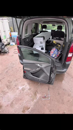Ford focus mk3 door card removal . getting the door ready for a eBay order collection 🟢👍 #ford #fordfocus #carparts #fordparts #car