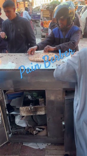 👉 Dans une vraie boulangerie berbère au Maroc 😍