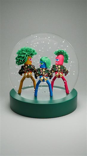 Nobody Sausage on Instagram: "Sending love, warmth, and Christmas magic to each of you 🎄 Mando amor, carinho e a magia do Natal para cada um de vocês 🎄"