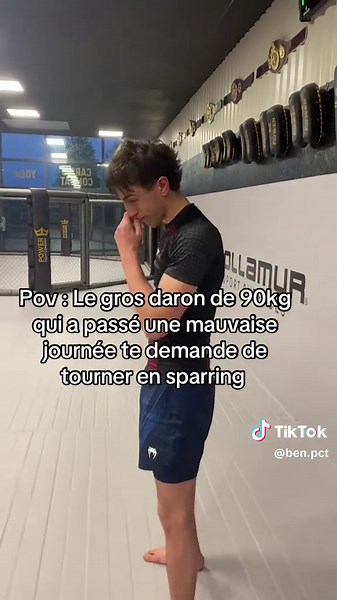 Sparring pour les boxeurs : un entraînement intense