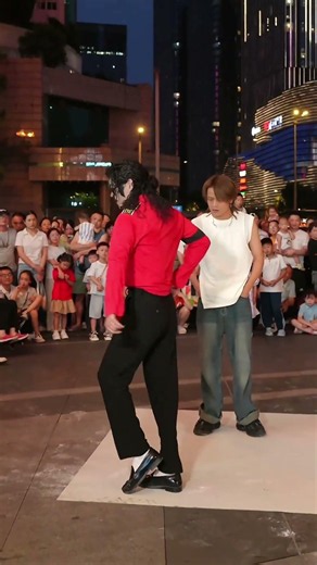It’s 2026 and the world still stops whenever the rhythm of Michael Jackson fills the room 🛑✨