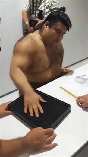 The Unique Tradition of Sumo Autographs: The 'Tegata'! 🖐️🇯🇵