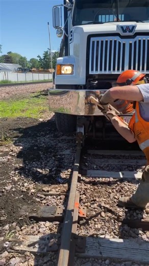 This is what I do on a daily in case you didn’t know! I’m rusty imma get back right tho! 💜🤦‍♂️🚂 #timmyray #fyp #hammer #railroad #WorldOceansDay