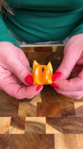How to make orange butterflies! Fun snack idea for a kids party! #kidsparty #hosting #snacks #orange