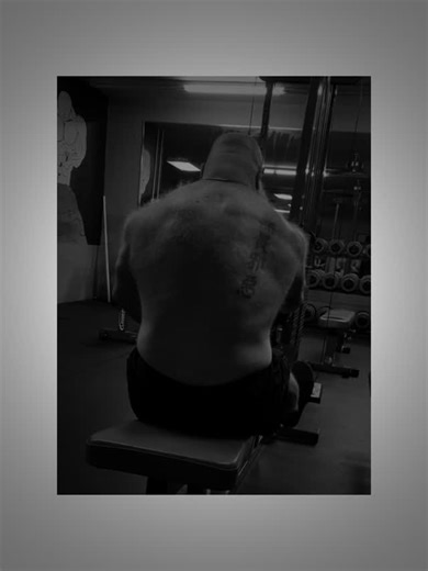 #persist #perfectstormhardcoregym #elitefts #beard #jmfj #earnyourregrets #builtwithbrokenpieces #backday #blackandwhite #wedontquit #iamnotavictimofmycircumstances #thirsttrap #thirsttrapthursday | Jo Jordan