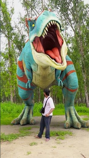 T-Rex Dinosaur Tremendous entry and roar in Jurassic World