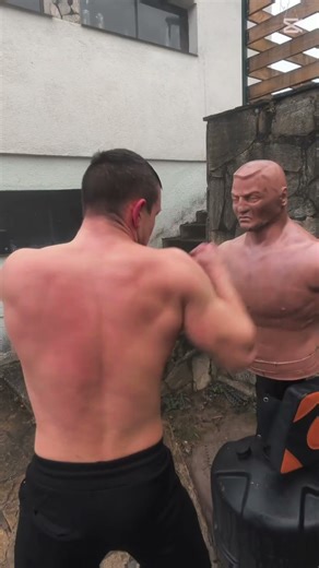 Boxtraining mit dem Century-Boxdummy – Power & Präzision! #Boxtraining #Boxen #Kampfsport #Training