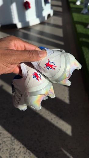 Premium Soccer ⚽️ on Instagram: "New Bellingham Predator😍 @premiumsoccerstore #football #montreal #soccer #belligham #premiumsoccerstore • • • • • • Premium Soccer est autorisé par les marques avec lesquelles nous travaillons à vendre les produits affichés sur cette page. Les noms de produits, logos, marques et autres marques liées aux produits appartiennent à leurs propriétaires respectits. Premium Soccer is authorized by the brands we work with to sell the products posted on this page. Produc