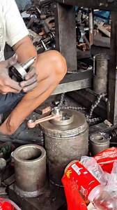 Different Mechanics, Different Crankshaft Assembly Techniques #CrankshaftAssembly #EngineWork #MechanicLife #nhl #fblifestyle | Mechanic Docktor New