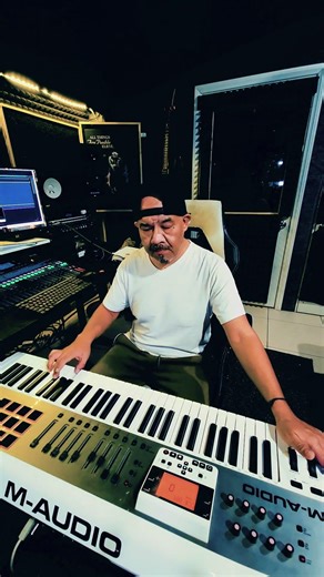 Y Por Esa Calle Vive