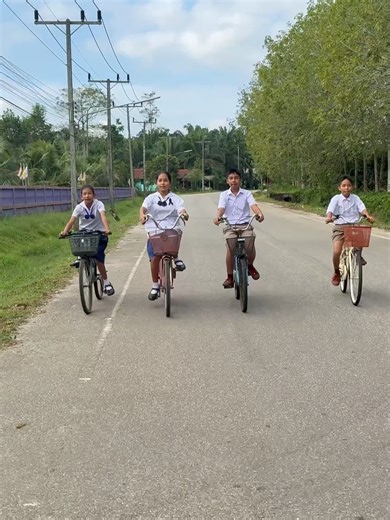 ภาพยนตร์สั้นโรงเรียนบ้านคลองช้าง หัวข้อ AI กับวัยเรียน เรื่อง The hidden code of change รหัสลับในวัยเรียน รางวัลรองชนะเลิศอันดับ 1 การแข่งขันงานศิลปหัตถกรรมนักเรียน ครั้งที่ 73 ปีการศึกษา 2568 ระดับเขตพื้นที่การศึกษา #AIกับวัยเรียน #ศิลปหัตถกรรมครั้งที่73 #สพปสงขลาเขต2@tanboon85 @เริ่ดเลยหล่ะ❤️‍🔥 @ต้นหอมไม่หอมก็ได้ @Punnicha:).🥴🤍 @ตัวลับ999