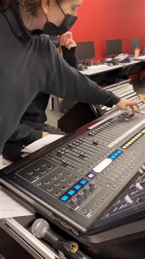 Guía para configurar subgrupos en Midas M32